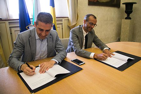 Ricci Pizzarotti che firmano