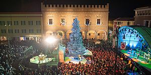 Piazza del Popolo durante il CaterCapodanno di Pesaro 2024 - Capitale italiana della cultura