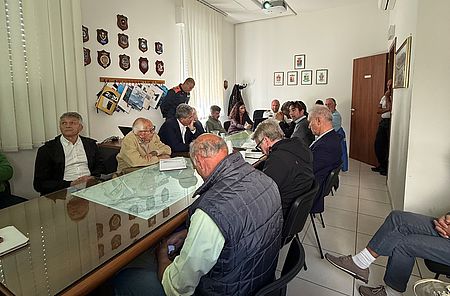 Biancani con autorità portuale e operatori