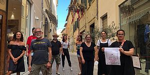 Frenquellucci e organizzatori dell'evento in via Tebaldi
