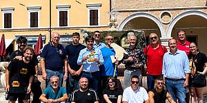 Biancani e ragazzi del Palio