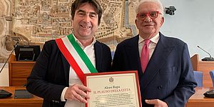 Il sindaco Andrea Biancani consegna il “Plauso della Città” ad Alceo Rapa