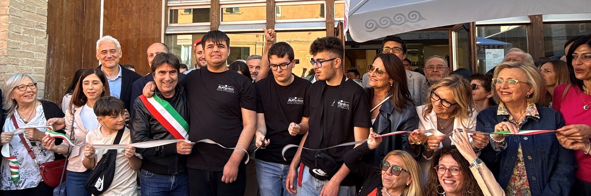 Biancani e ragazzi di Autentico
