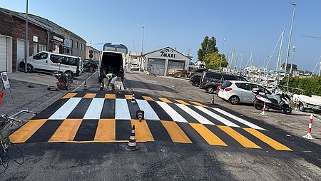 In strada Tra i due porti realizzati i rialzamenti per ridurre la velocità dei veicol