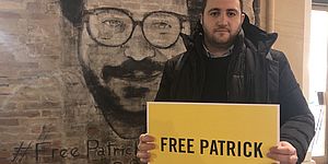 Perugini con murales di Zaki