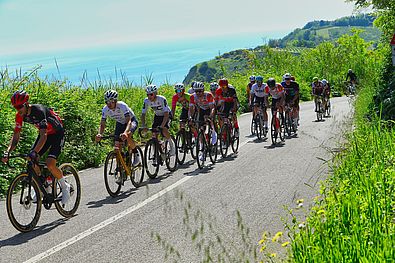 Ciclisti della Granfondo Squali 2026