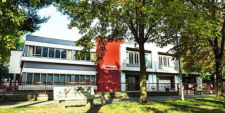 Bottiglie esplosive in via Nitti, Murgia: «Un’azione vandalica da condannare, rappresentativa di un disagio sociale su cui è necessario intervenire»  Scuola Chiara Lubich