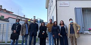 Frenzuellucci Ricci Della Dora Stroppa Nobili Pinoli Mattioli Betti Bellucci davanti alla targa