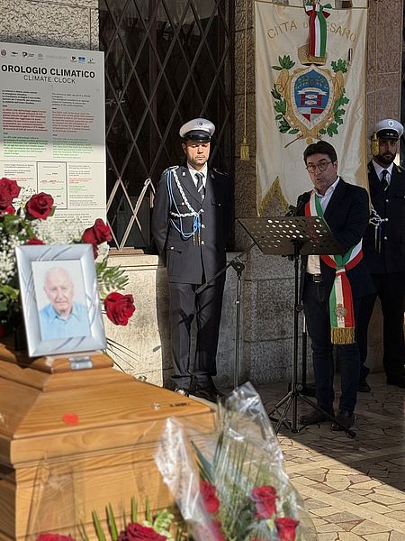 Biancani con la bara di Trebbi