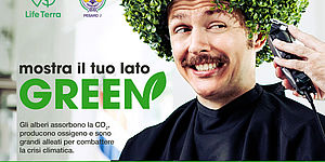 Uomo con in testa un cespuglio 