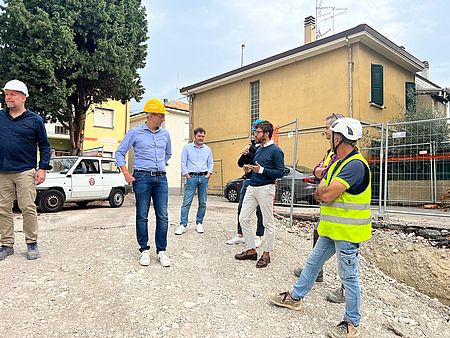 Ricci e tecnici nel cantiere di via Rigoni