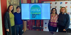 Tonelli Biancani Frenquellucci Magri con il manifesto in video