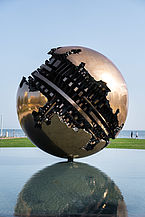 Sfera Grande - Arnaldo Pomodoro ph. Francesco Agostini