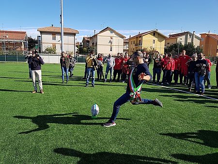 Il 'calcio d’invio' di Ricci per il nuovo campo da rugby: «Grande investimento per uno sport che cresce e forma giovani»