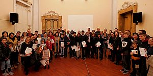 Ricci consegna la Costituzione a 150 neocittadini italiani: «Città più sicure se c’è integrazione»   