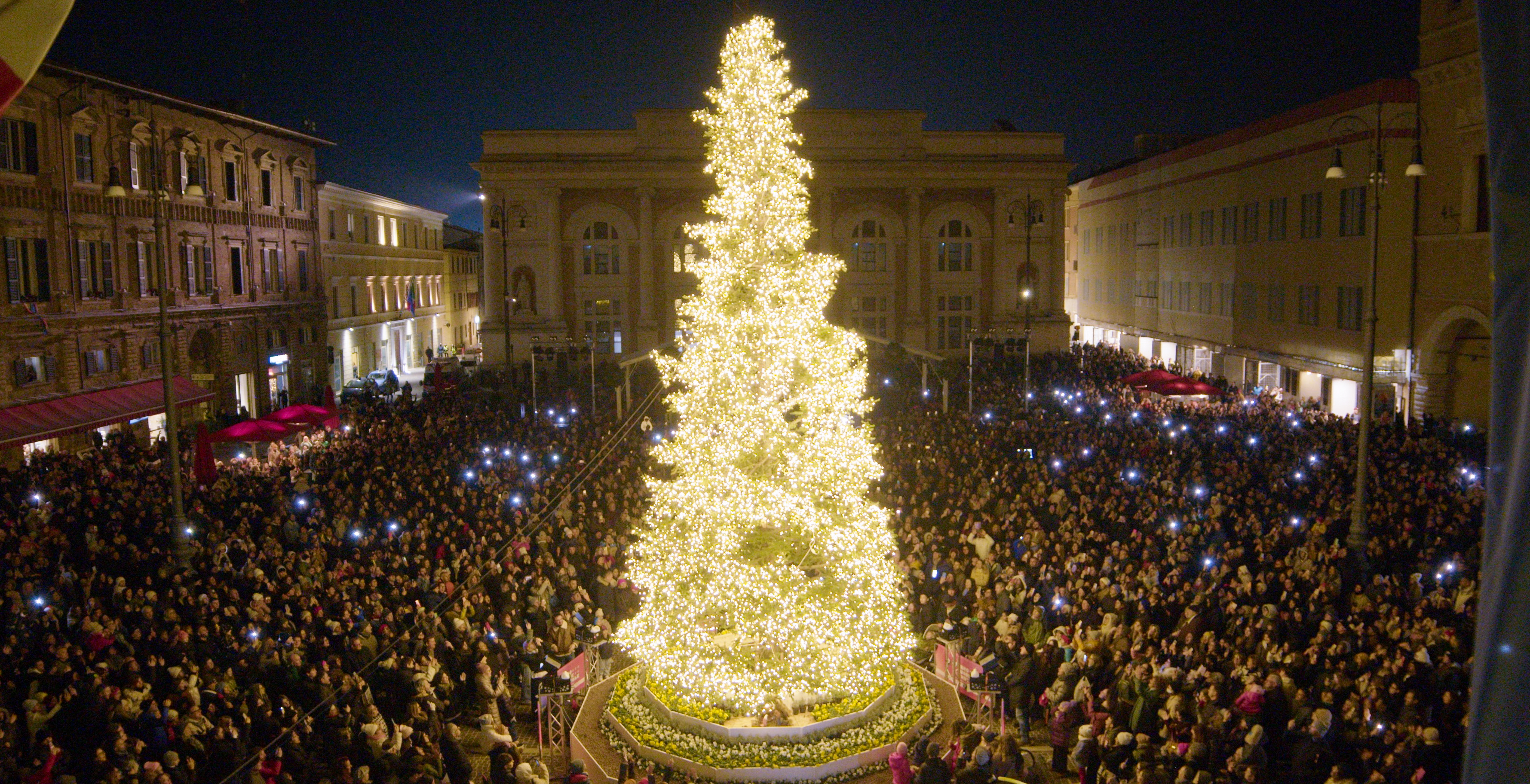 Accensione albero in Piazza 2025