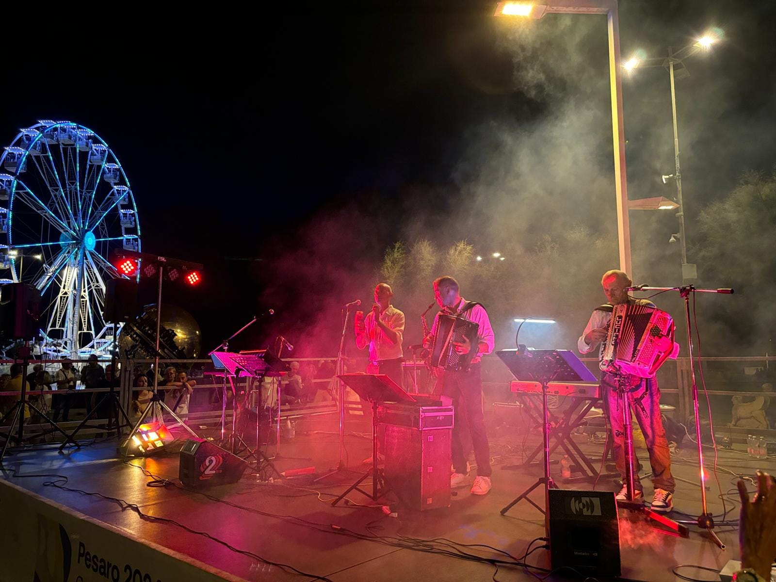 Band sul palco della palla