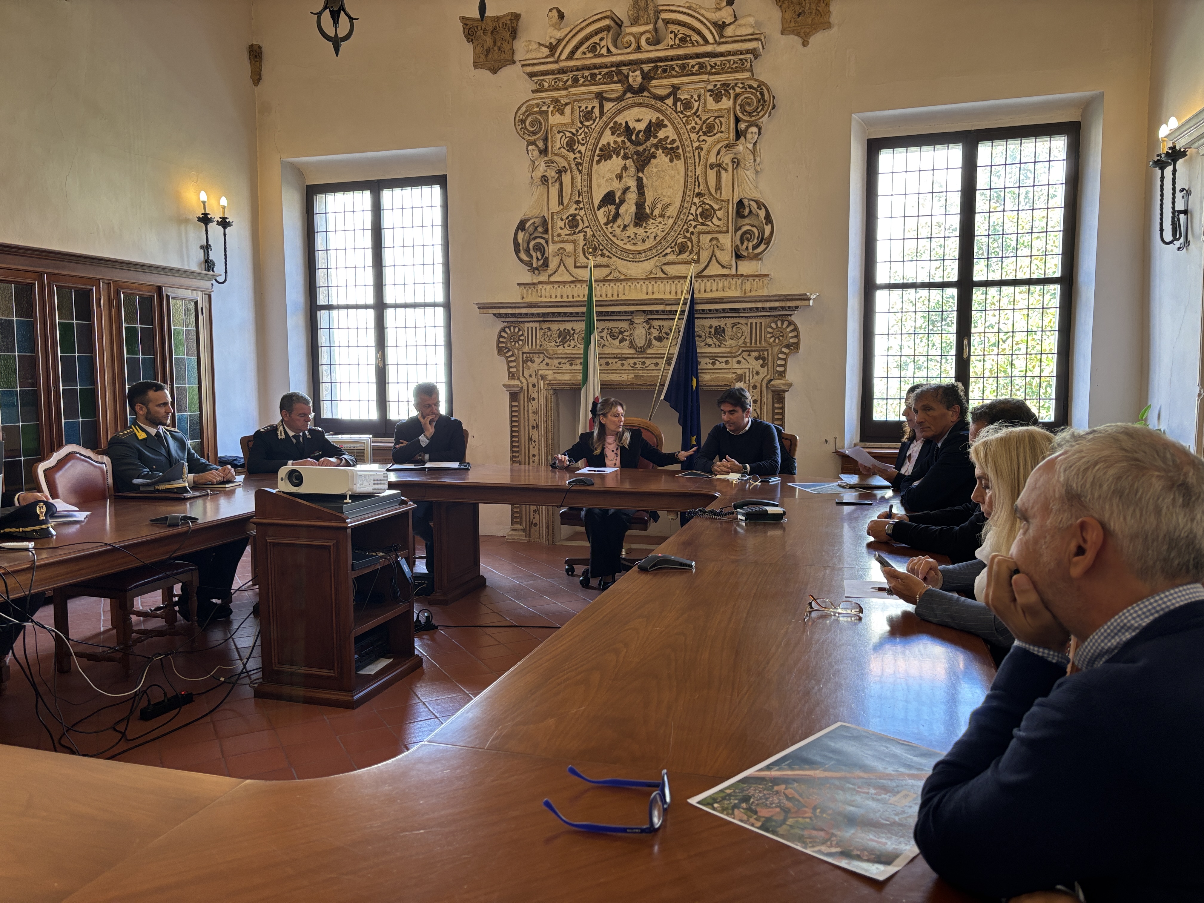 Prefetto Sindaco e altre autorità partecipanti all'incontro