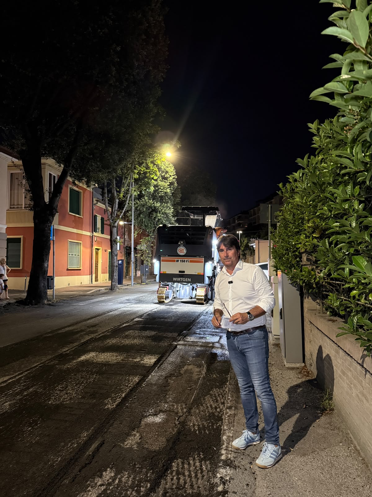 Biancani durante le asfaltature