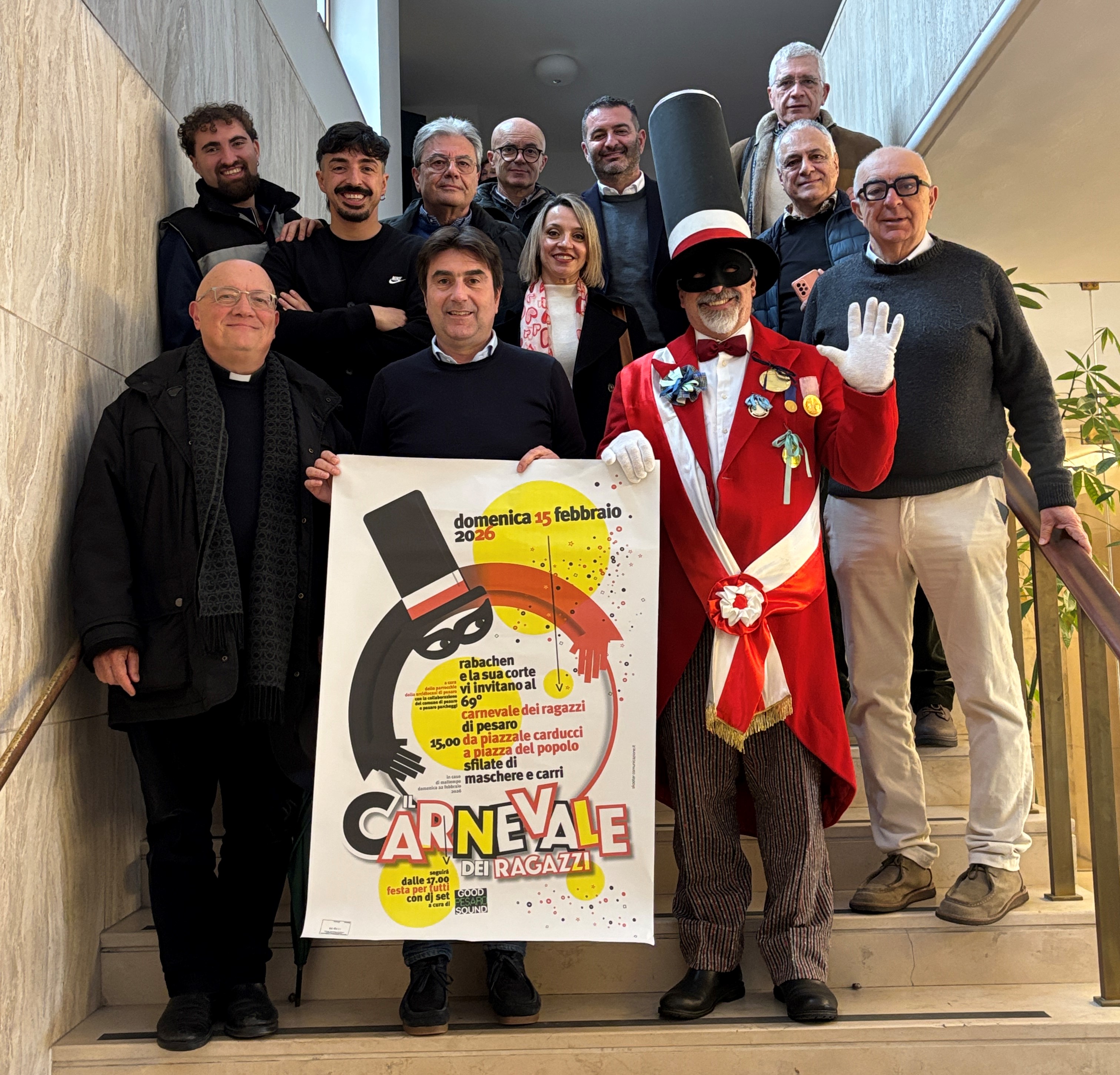 Biancani Belloni Don Giorgio Rabachen e organizzatori Carnevale dei Ragazzi