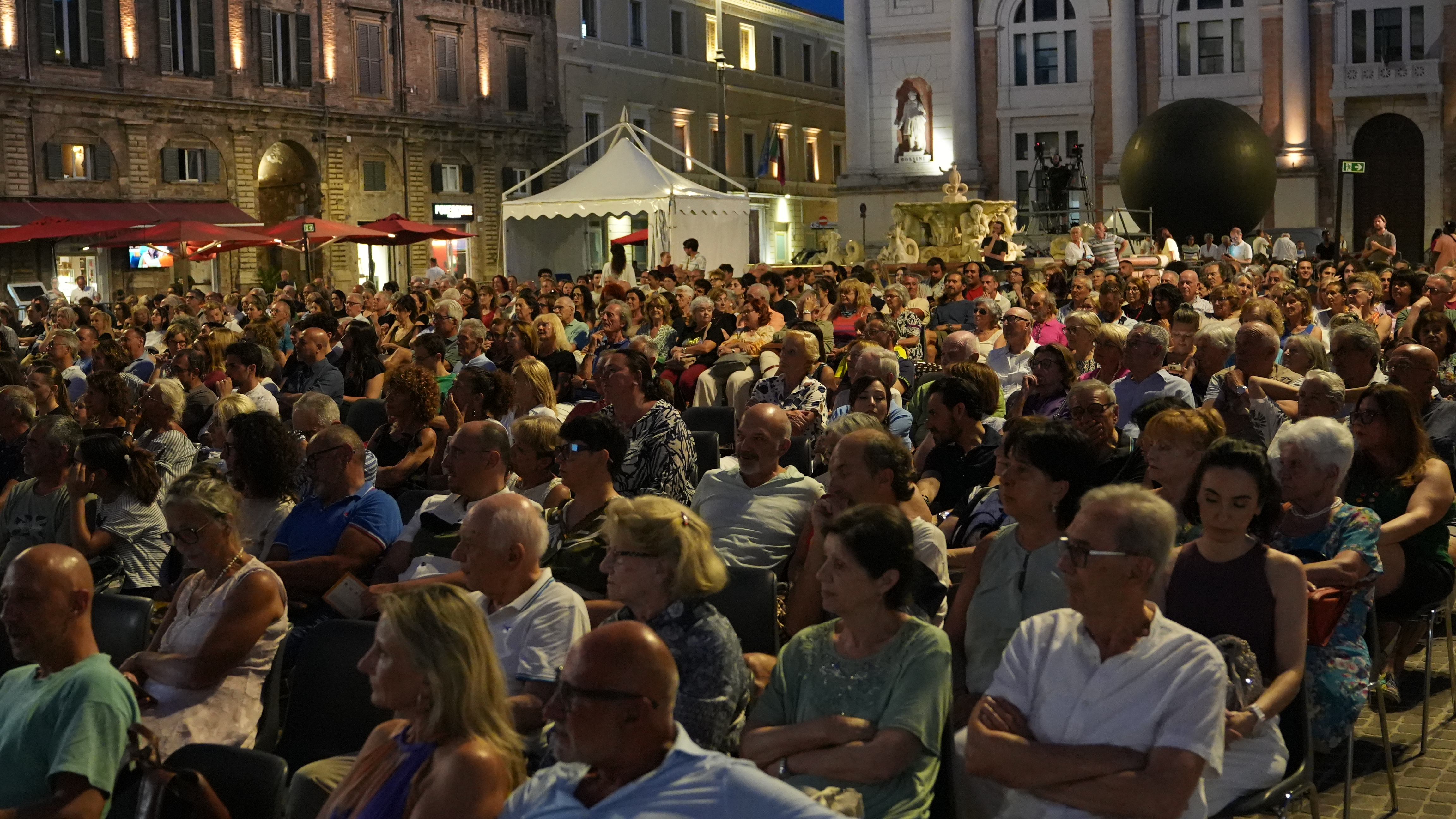 Pubblico Rossini qua Rossini là