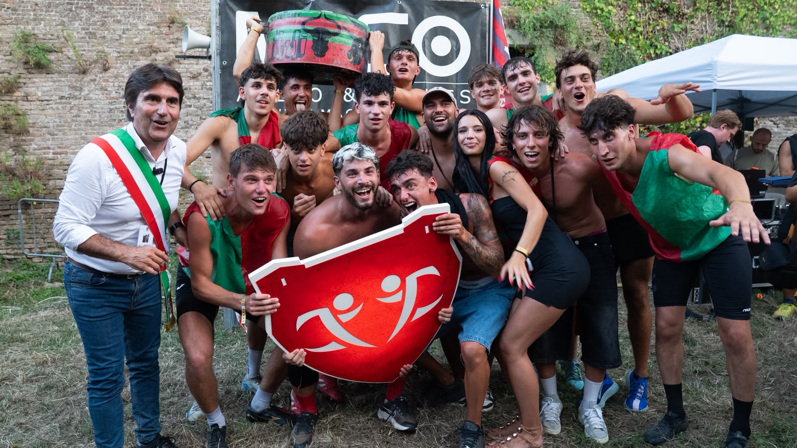 Biancani con ragazzi del Palio