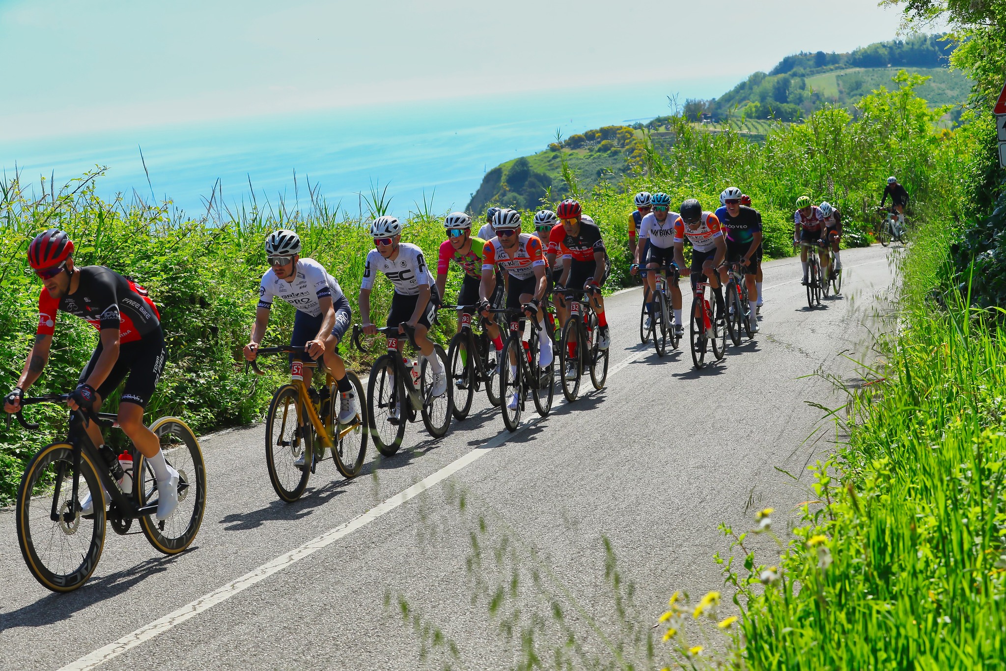 Ciclisti della Granfondo Squali 2026