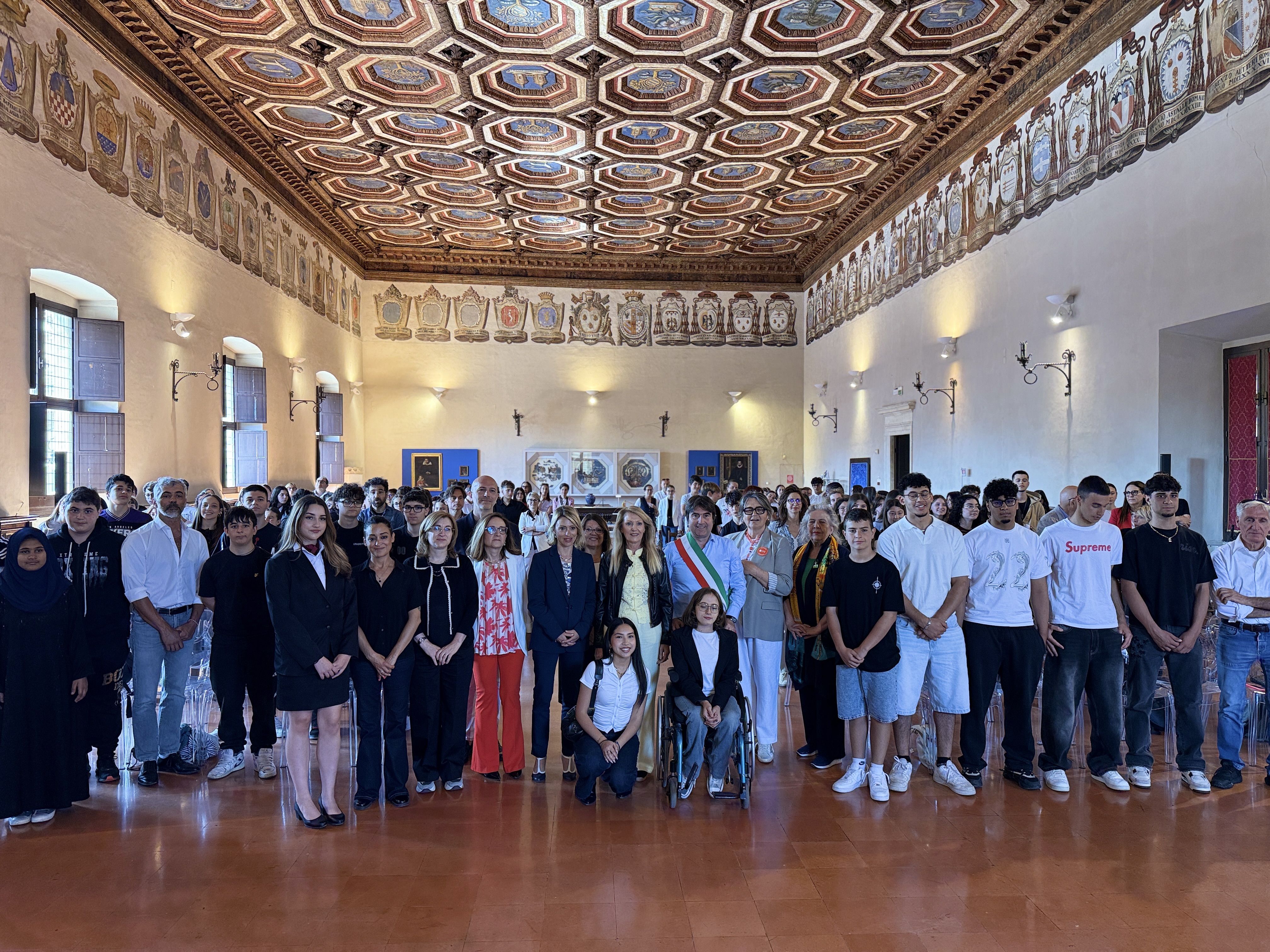 Biancani Greco con ragazzi delle scuole