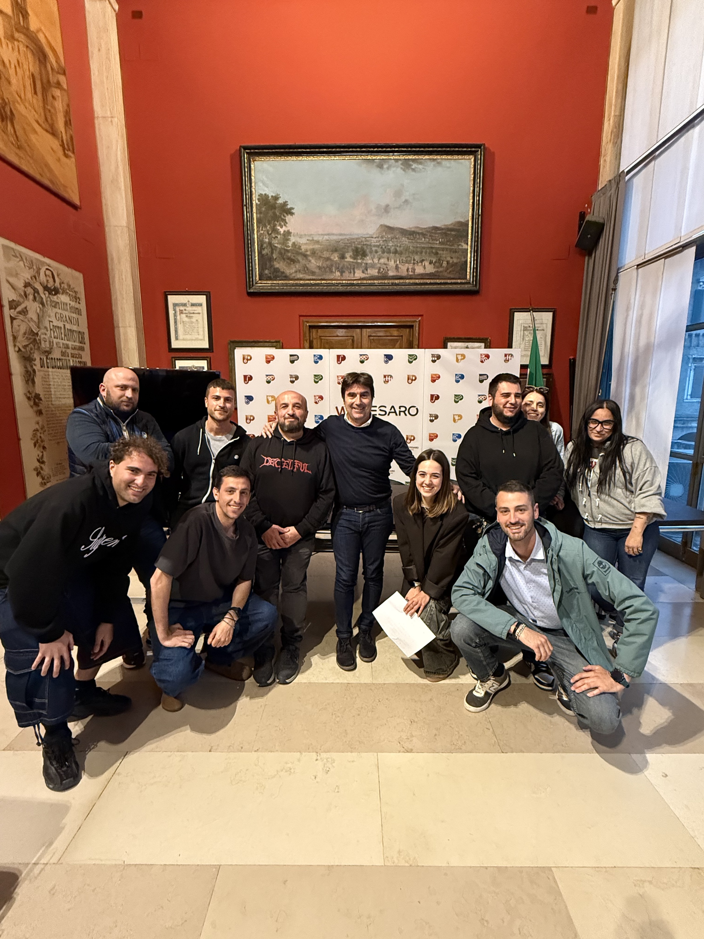 Biancani con organizzatori palio