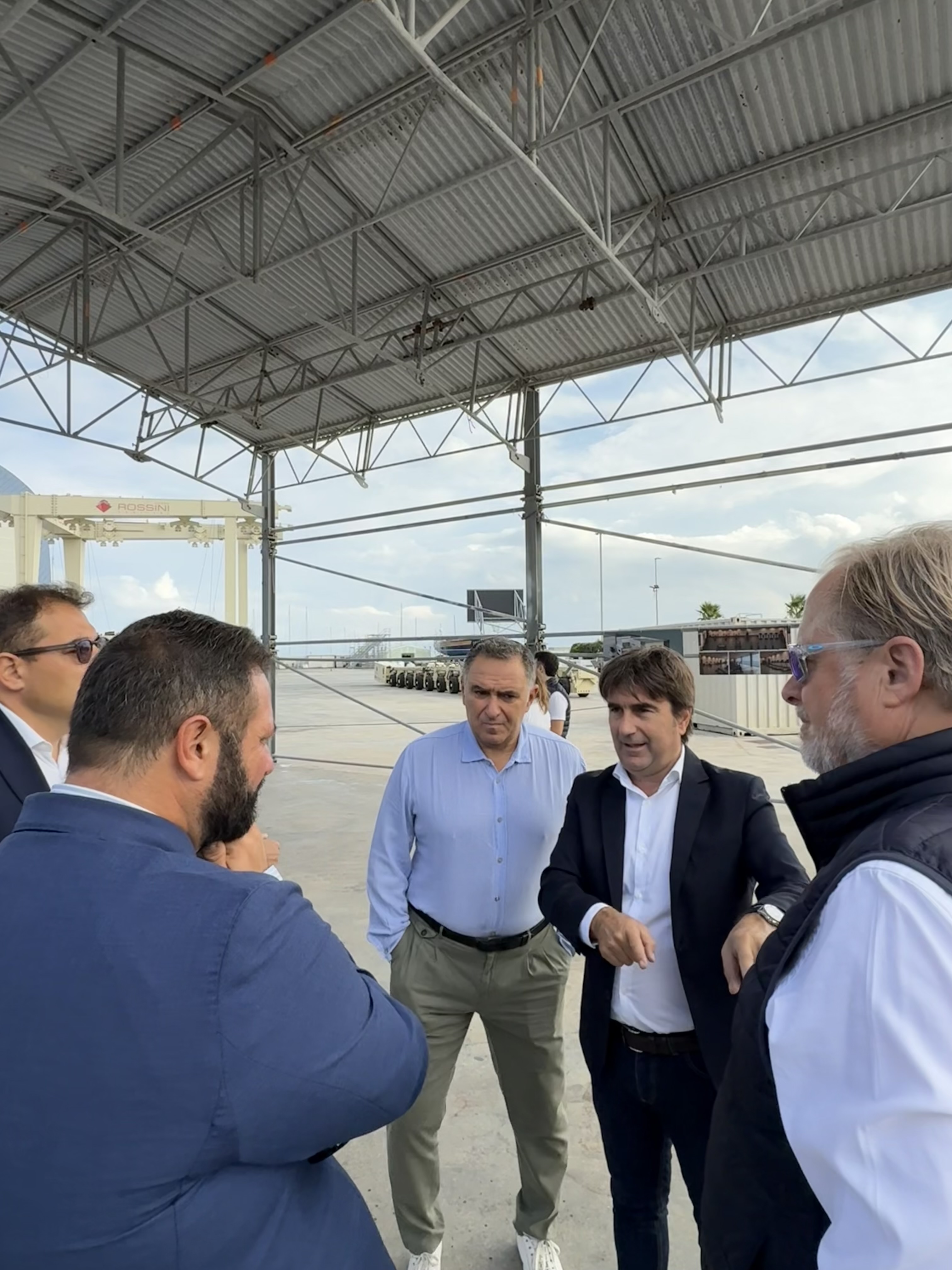 Carloni Biancani Cioppi ed altri al porto